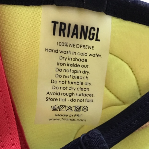 Triangl sz XS Flower bikini top - Picture 4 of 7